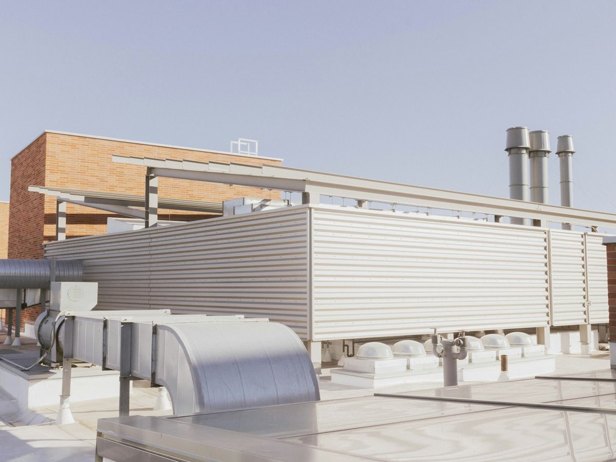 Commercial rooftop HVAC units and ductwork on a building roof, commercial HVAC in Central Arkansas